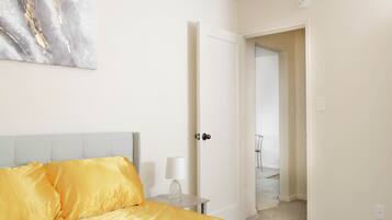 1 habitación, escritorio, tabla de planchar con plancha y wifi gratis