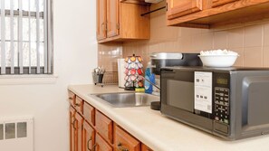 Frigorífic, microones, forn i placa de cuina 