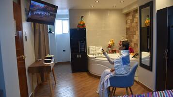 Comfort Suite, 1 Bedroom | Desk, free WiFi