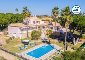 Villa | Exterior - Villa in Albufeira Near Pescadores Beach (Albufeira)