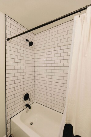 Shower, hair dryer, towels, soap - NEWLY RENOVATED! Charming 3Bedroom home in a fantastic neighborhood, Austin TX (Austin)
