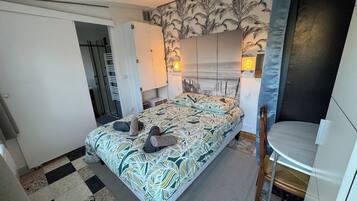 1 chambre, fer et planche Ă repasser, Wi-Fi, draps fournis