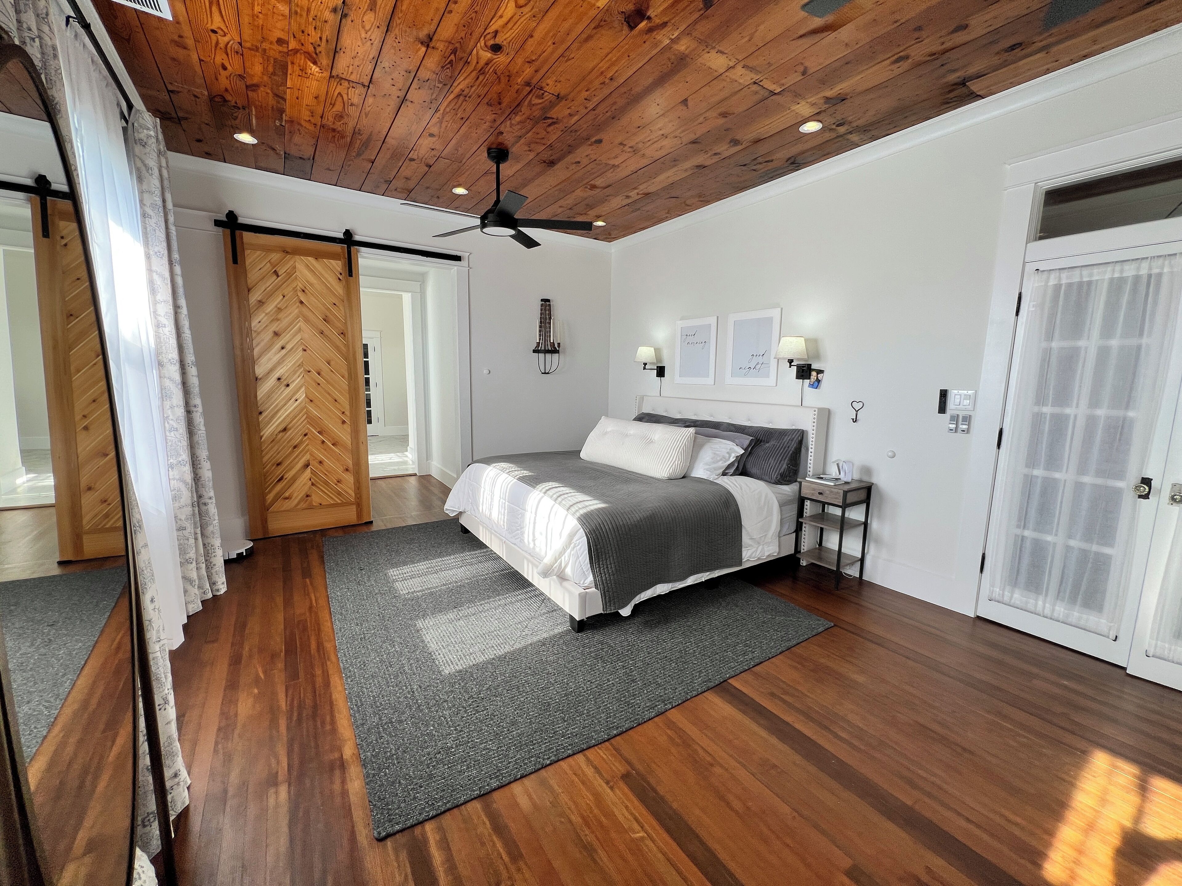 3 soverom, skrivebord, strykejern/-brett og wi-fi (inkludert)