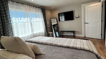 3 bedrooms, desk, iron/ironing board, free WiFi