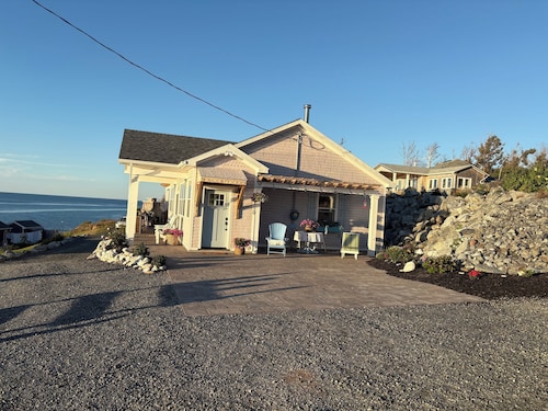 Xanadu By The Sea Premium Cottage Rentals(The Hydrangeas)