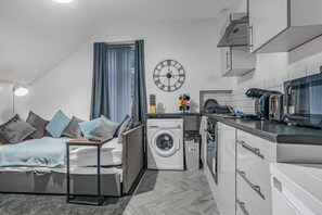 Iron/ironing board, WiFi, bed sheets