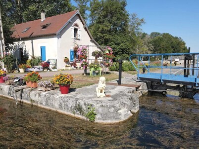 Gîte Château de Montboulon-14 persons Swimming pool and Jacuzzi