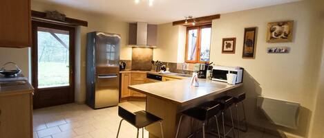 Réfrigérateur, micro-ondes, four, lave-vaisselle