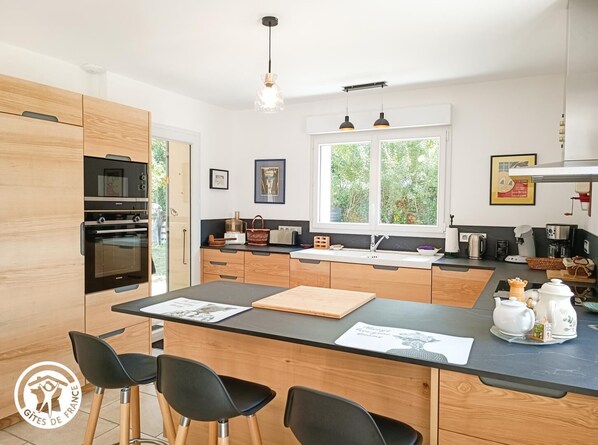 Fridge, microwave, dishwasher