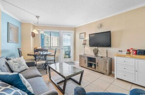 Living area - Cozy condo with AC, fitness room, Wi-Fi in charming My (Myrtle Beach)