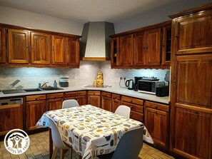 Geladeira, micro-ondas, lava-louças