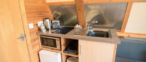 Refrigerador, microondas, parrilla de estufa y tostadora