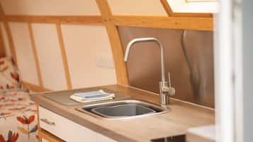 1 bedroom, desk, travel cot, free WiFi