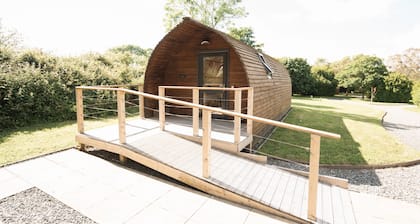 Large-Accessible-Cabine-SDB privée avec douche