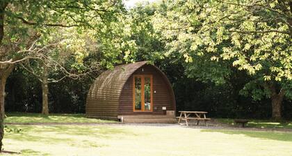 Cosy En-suite Wigwam Glamping Pod