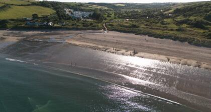 Cosy En-suite Wigwam Glamping Pod