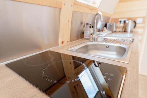 Cosy En-Suite Cabin near Newark