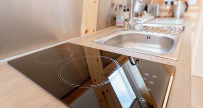 Cosy En-Suite Cabin near Newark
