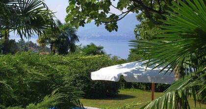 Mirabella villa with pool and garden in Brezzo di