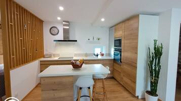 Réfrigérateur, micro-ondes, four, lave-vaisselle