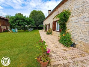 Terrace/patio - La Petite Maison - BETAILLE (BETAILLE)