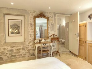 4 Schlafzimmer, Bügeleisen/Bügelbrett, Reisekinderbett, WLAN