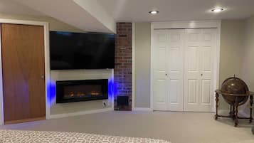 2 bedrooms, iron/ironing board, travel cot, free WiFi