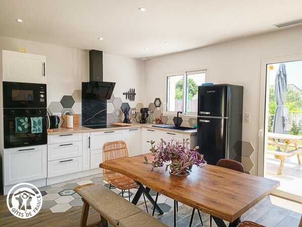 Mikrobølgeovn og oppvaskmaskin