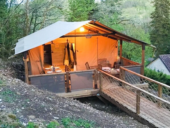 Outdoor dining - Lodge du Pech de Rolles (SAINT-MEDARD)