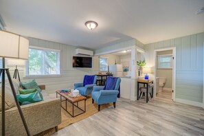 TV - Scenic Drive Resort - Cabin #3 (Muskegon)