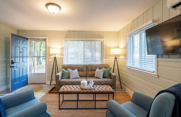 TV - Scenic Drive Resort - Cabin #4 (Muskegon)