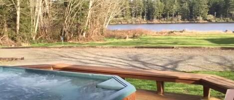 Bañera de hidromasaje al aire libre