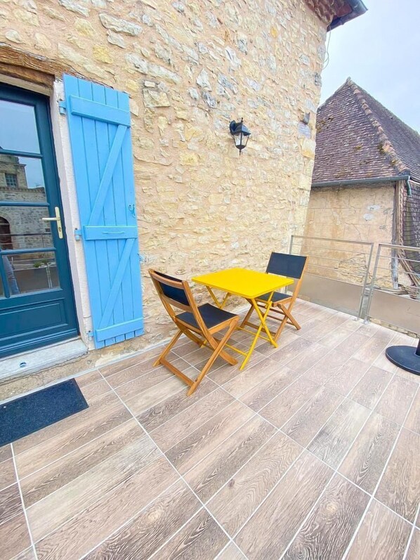 Outdoor dining - Les Volets Bleus - BETAILLE (BETAILLE)