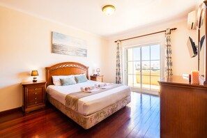 5 bedrooms, iron/ironing board - Villa in Portimao Near sea Beach (Portimão)