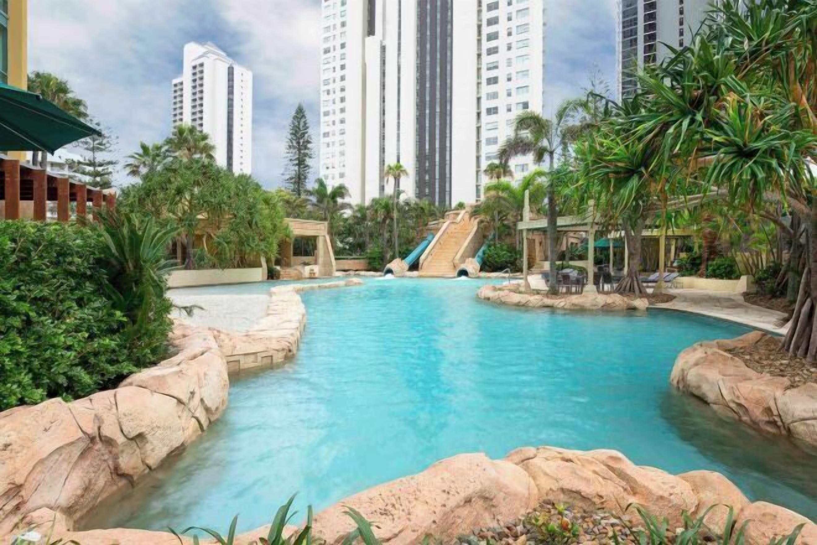 Hồ bơi ngoài trời