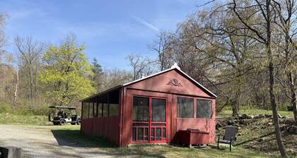 Red Cottage - Lakeside Property!
