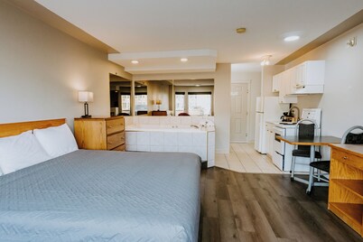 Western Budget Plus Grande Prairie 1