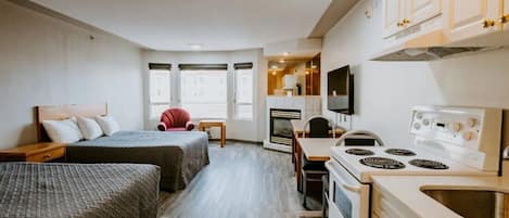 Chambre, 2 grands lits, coin cuisine
