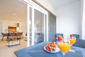 Apartment | Outdoor dining