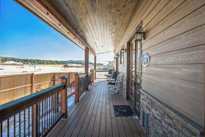 New, Amazing, Cozy, Jacuzzi, Mountain Views, Minutes 2 Downtown, Snow Bowl