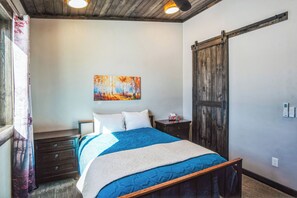 2 bedrooms, desk, free WiFi, bed sheets