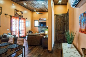 Smart TV, fireplace