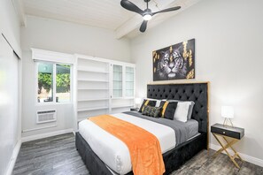 4 bedrooms, desk, iron/ironing board, travel cot - Vacation 4BR Oasis Near Disney + Pool & Arcade (Fullerton)