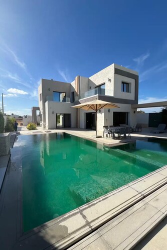 Villa with pool in Djerba Tezdain sea view