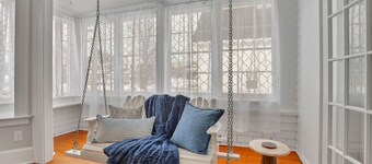 West Hartford Center:  Charming New England Apt