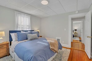 2 bedrooms, iron/ironing board, travel cot, free WiFi