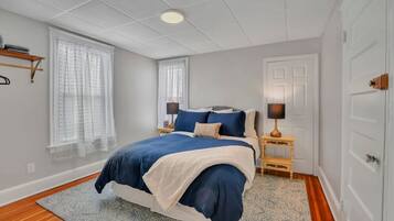 2 bedrooms, iron/ironing board, travel crib, free WiFi