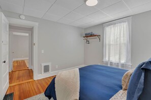 2 bedrooms, iron/ironing board, travel cot, free WiFi