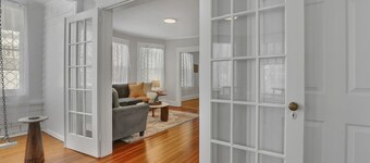 West Hartford Center:  Charming New England Apt