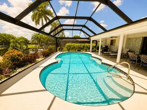 A heated pool - Coral Point with Heated Pool with Gulf Access (Cape Coral)